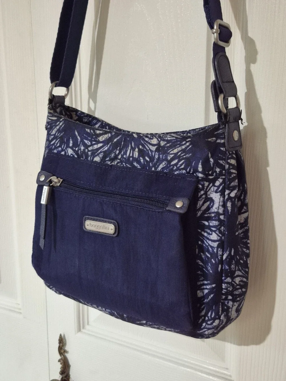 Baggalini Day trip Hobo Crossbody Bag In Navy Blue Floral